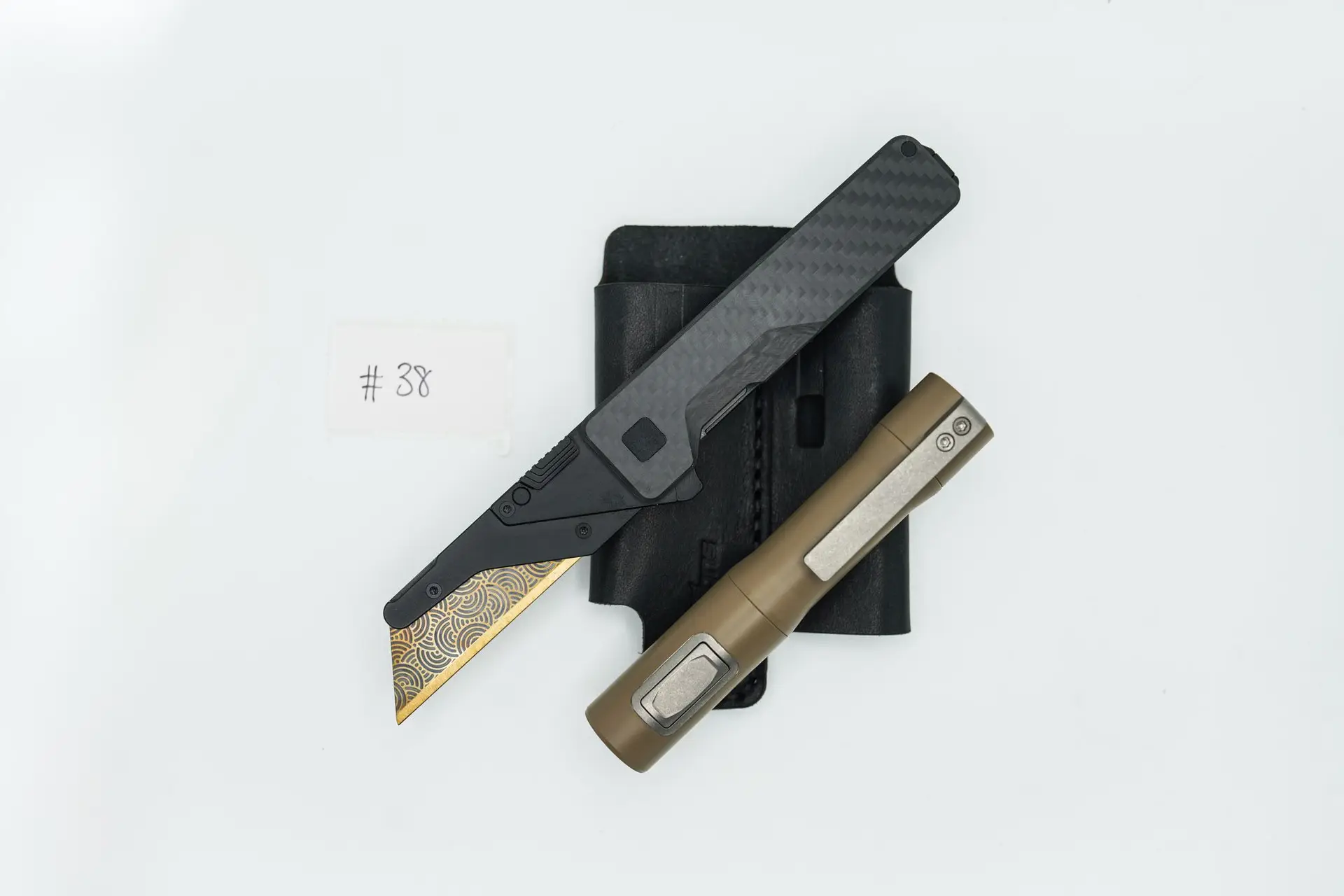 BUILD #38s Combo — Condition 9/10 — TiRant ULTRA 50/50 Carbon Fiber RH Scale + Installed SKIFF Bearings + Custom Cerakote Rampant R4 Aluminum + Black Leather FieldPro Pocket Organizer