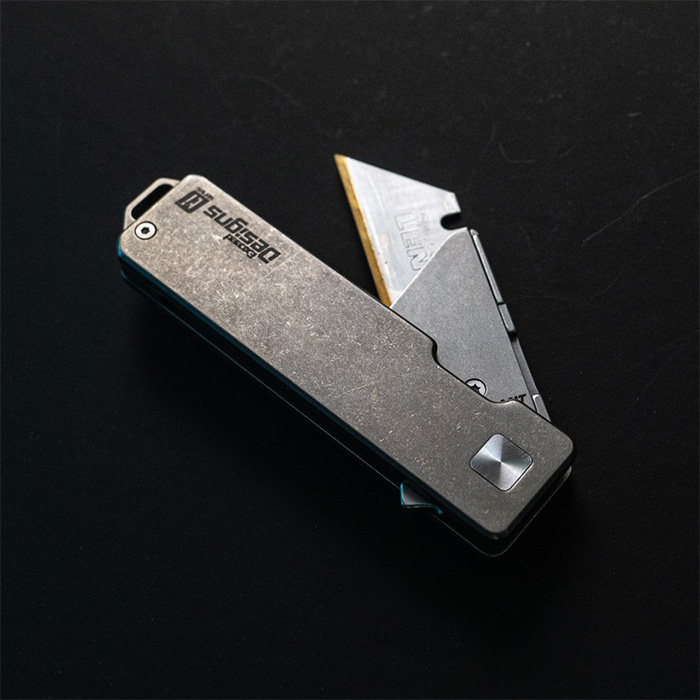 black-background-maglock-tirant-razor-v3-titanium-utility-knife