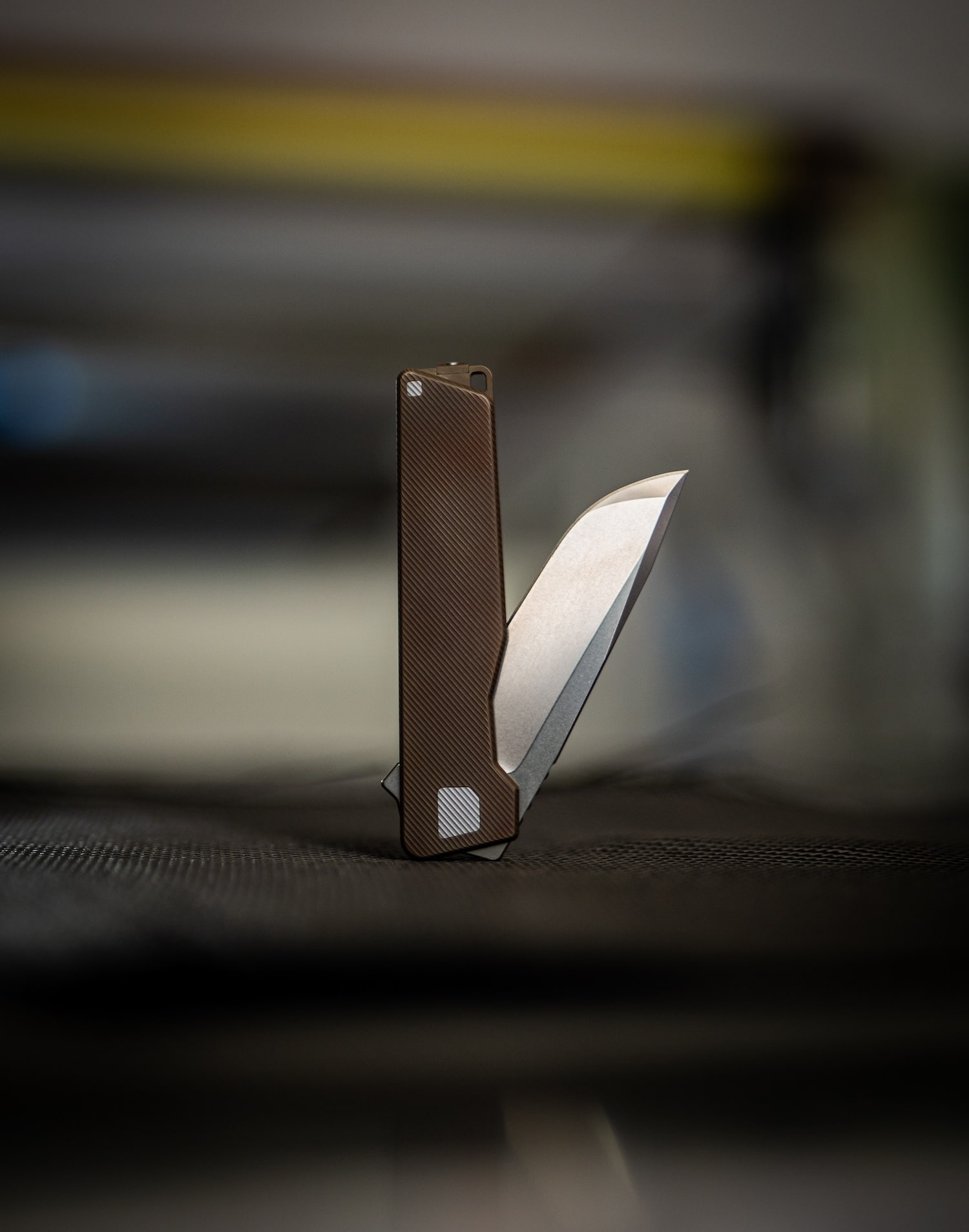BRONZE WORKS-EDITION DROP — AVAIR M390 Framelock Folding Knife (BRONZE ANO 6AL-4V Titanium) - Image 6