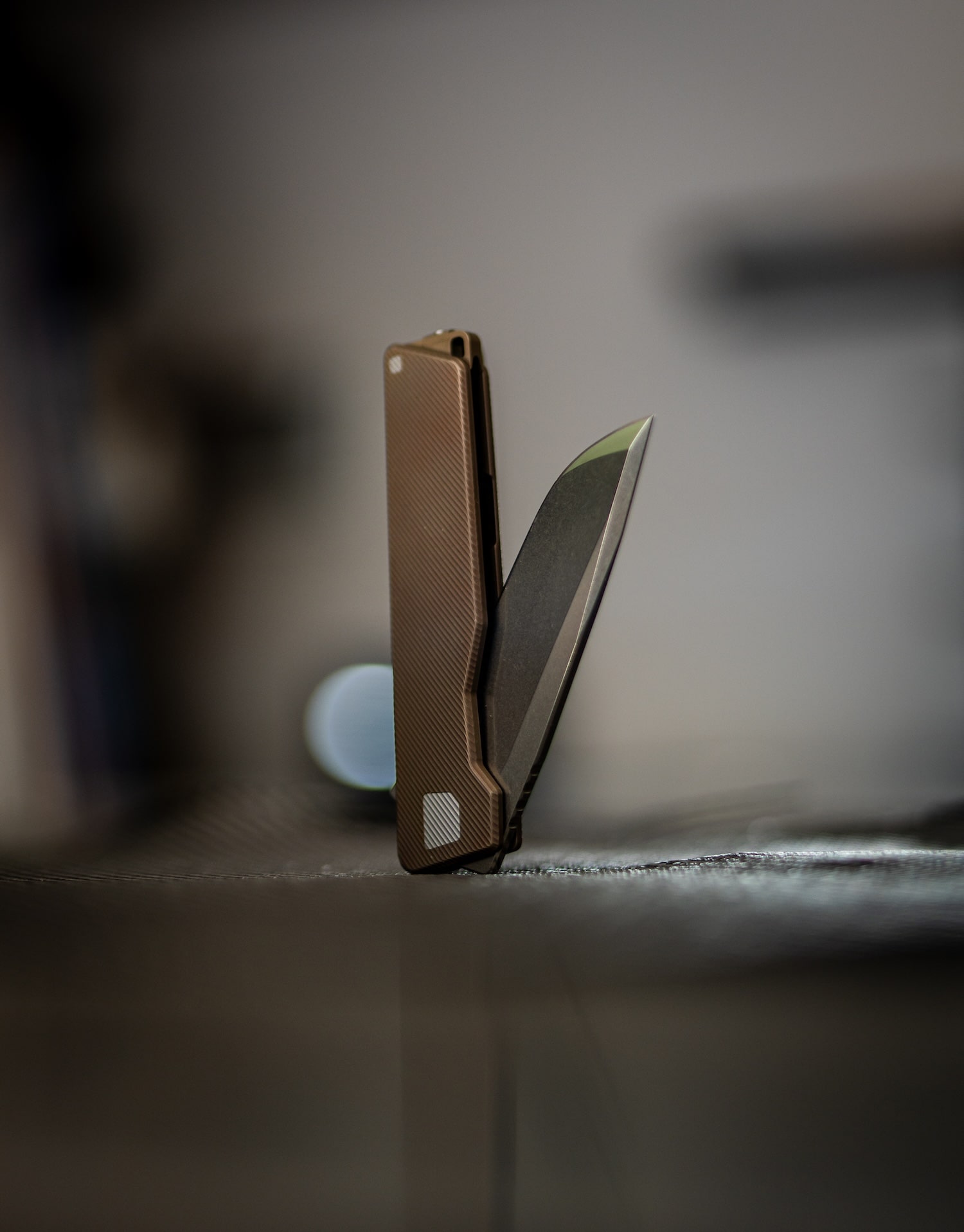 BRONZE WORKS-EDITION DROP — AVAIR M390 Framelock Folding Knife (BRONZE ANO 6AL-4V Titanium) - Image 2