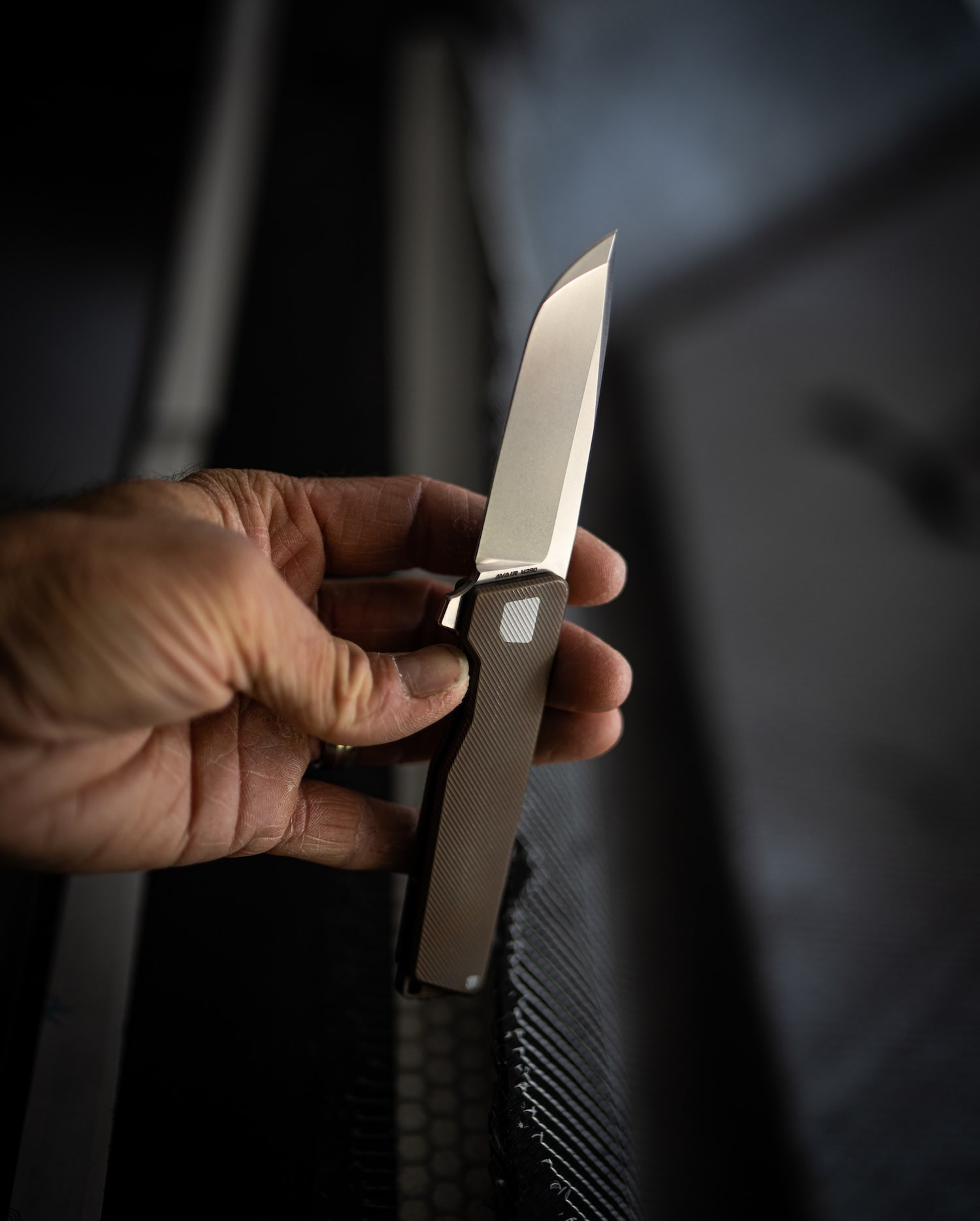 BRONZE WORKS-EDITION DROP — AVAIR M390 Framelock Folding Knife (BRONZE ANO 6AL-4V Titanium) - Image 5