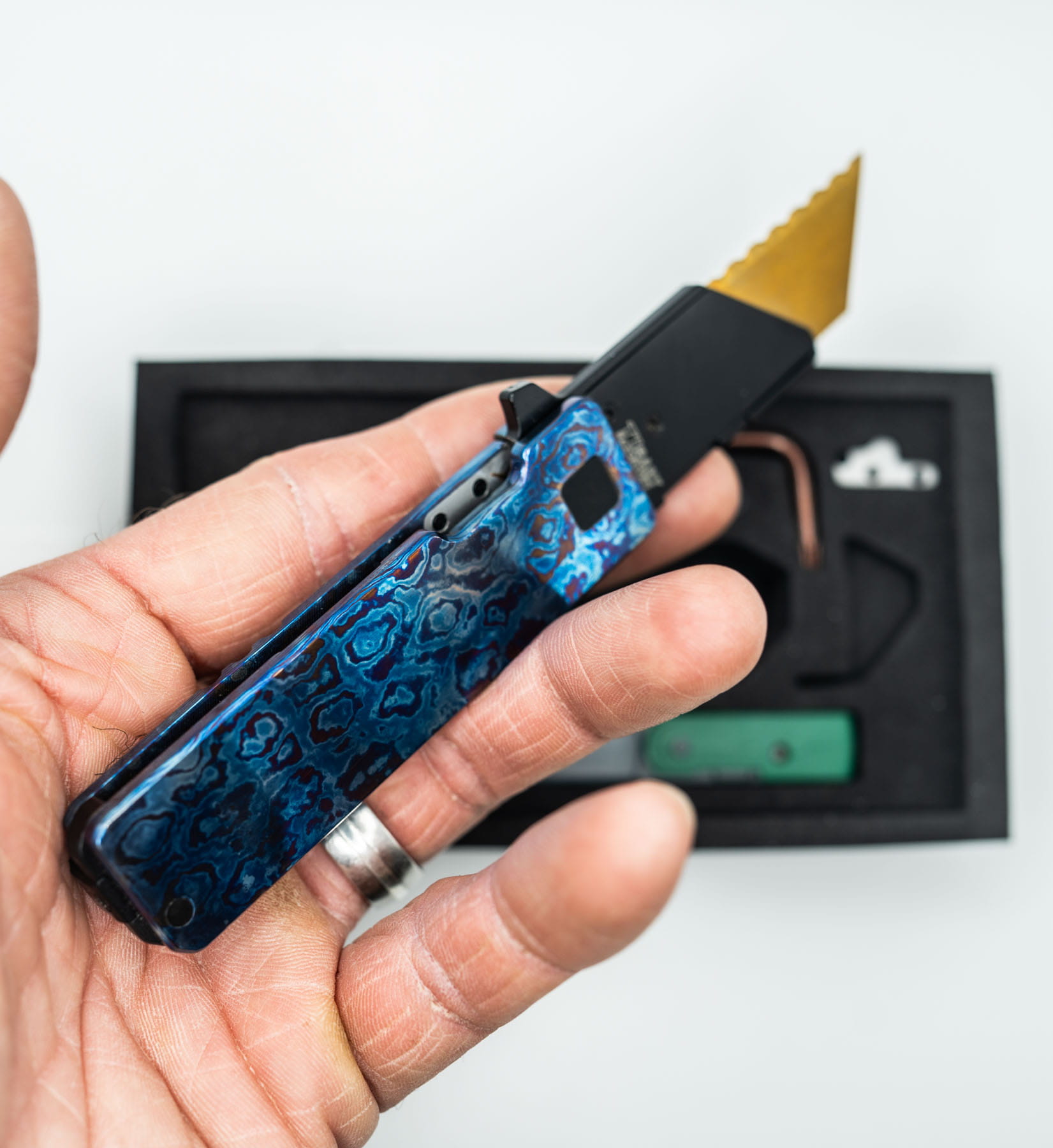 ITEM #24B — TiRant RAZOR V3 RARE TiMascus Edition W/Jet-Black Hardware + W/Titanium Milled PRO Clip (Solid TiMascus + Box Kit) 9/10 BLEM / RARE — Only One Available - Image 9