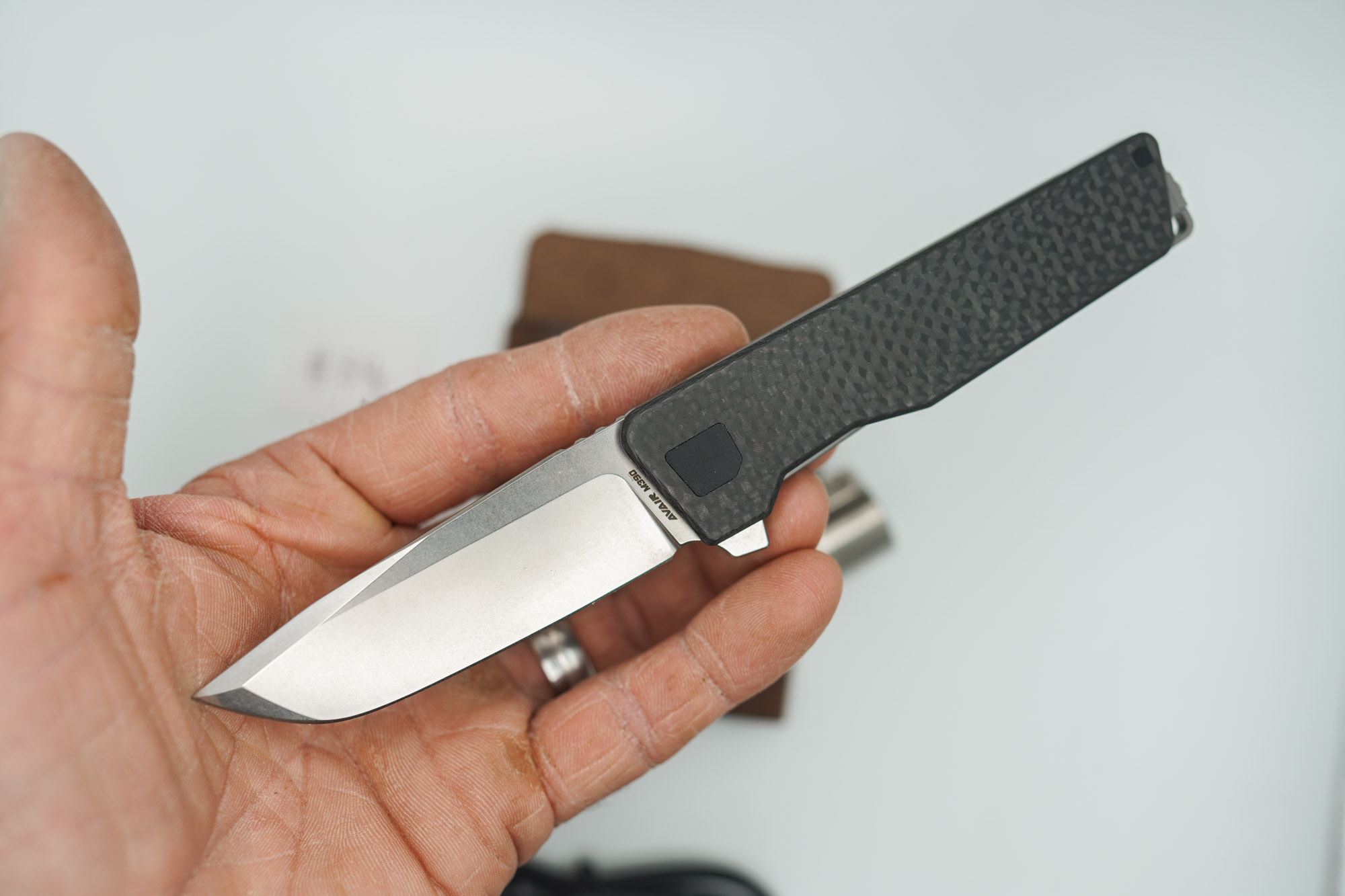 BUILD #54s Combo — Condition 10/10 — AVAIR M390 W/Carbon Fiber Contoured RH Scale (Rare Pre Thousands Serialized "BUILD 999") + Installed SKIFF Bearings + 10/10 Rampant R4 519a Titanium Flashlight In RAW Machined Finish W/Long Machined Clip + R4 SAPPHIRE GLASS Upgraded Lens + 9/10 Prototype Dark Brown V1 FieldPro Pocket Organizer - Image 5