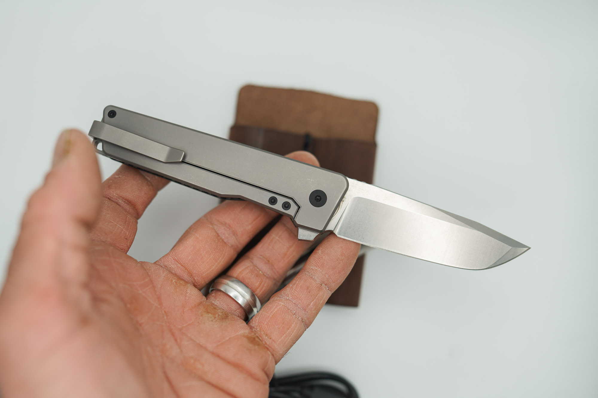 BUILD #54s Combo — Condition 10/10 — AVAIR M390 W/Carbon Fiber Contoured RH Scale (Rare Pre Thousands Serialized "BUILD 999") + Installed SKIFF Bearings + 10/10 Rampant R4 519a Titanium Flashlight In RAW Machined Finish W/Long Machined Clip + R4 SAPPHIRE GLASS Upgraded Lens + 9/10 Prototype Dark Brown V1 FieldPro Pocket Organizer - Image 7