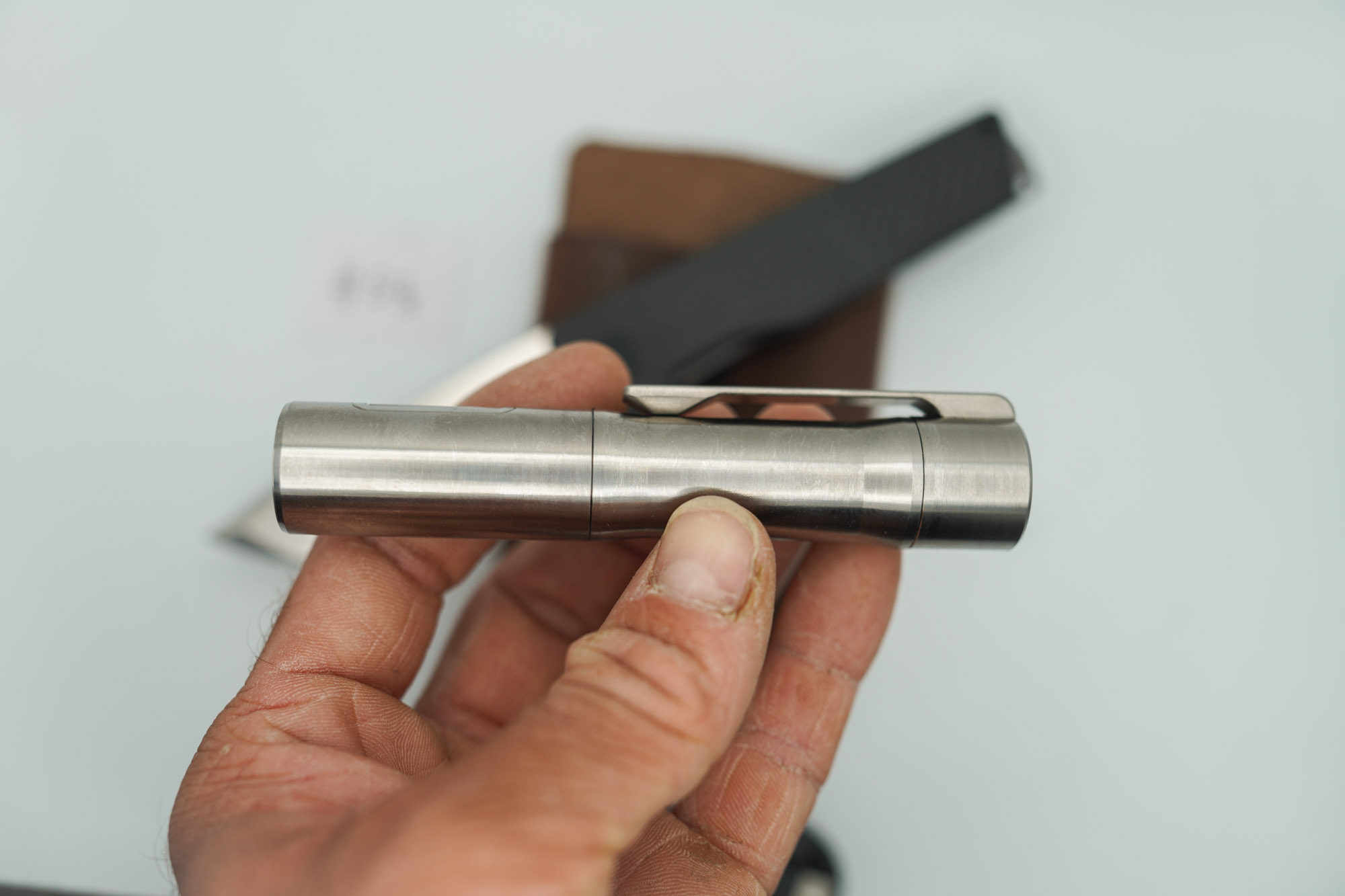 BUILD #54s Combo — Condition 10/10 — AVAIR M390 W/Carbon Fiber Contoured RH Scale (Rare Pre Thousands Serialized "BUILD 999") + Installed SKIFF Bearings + 10/10 Rampant R4 519a Titanium Flashlight In RAW Machined Finish W/Long Machined Clip + R4 SAPPHIRE GLASS Upgraded Lens + 9/10 Prototype Dark Brown V1 FieldPro Pocket Organizer - Image 9