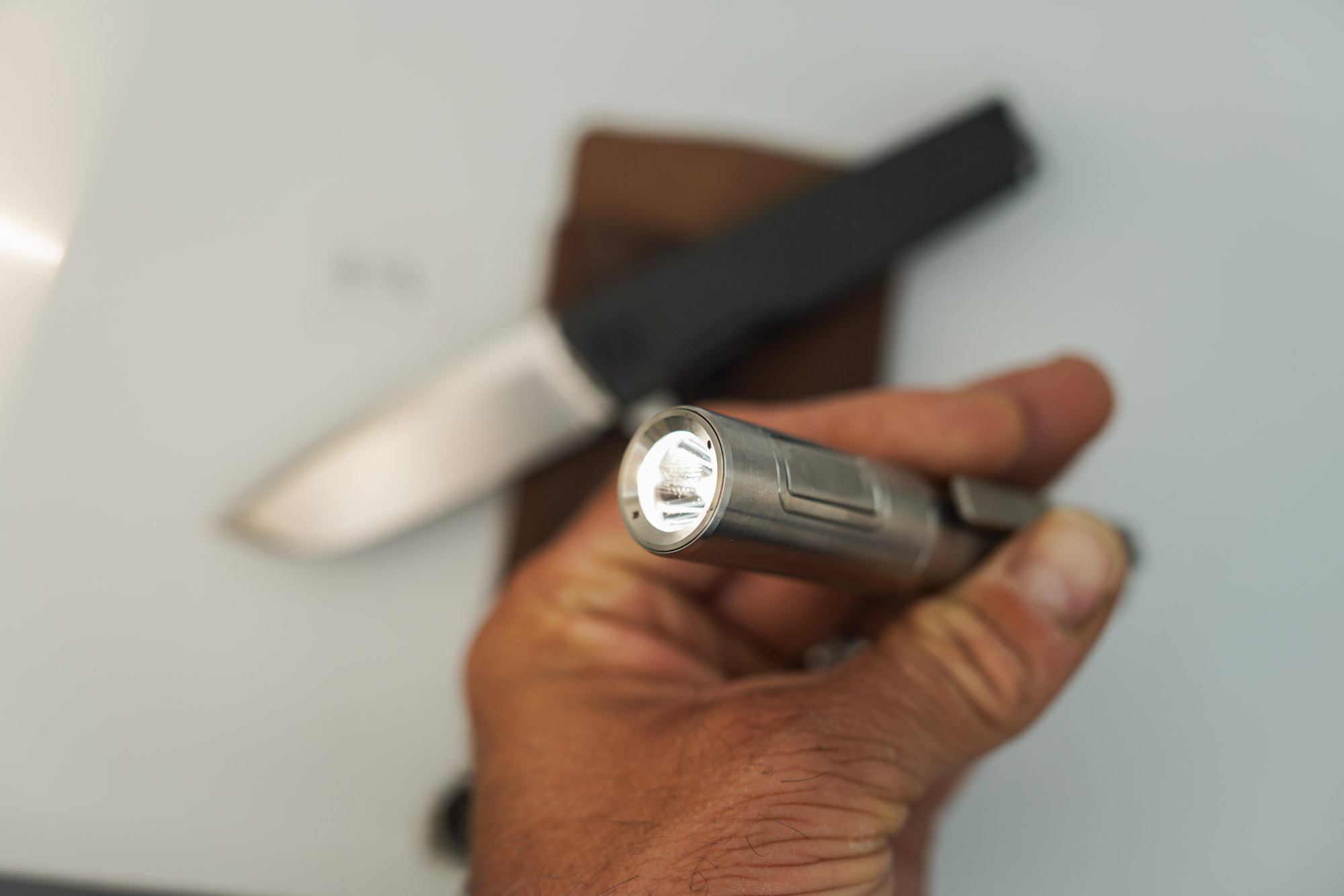 BUILD #54s Combo — Condition 10/10 — AVAIR M390 W/Carbon Fiber Contoured RH Scale (Rare Pre Thousands Serialized "BUILD 999") + Installed SKIFF Bearings + 10/10 Rampant R4 519a Titanium Flashlight In RAW Machined Finish W/Long Machined Clip + R4 SAPPHIRE GLASS Upgraded Lens + 9/10 Prototype Dark Brown V1 FieldPro Pocket Organizer - Image 10