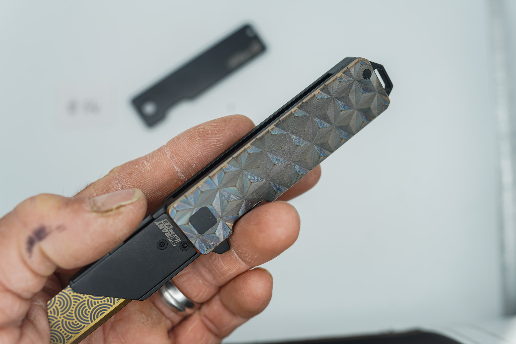 BUILD #56 — Condition 8/10 — TiRant RAZOR V3 - Blem APEX Flare RH Scale Installed + Smooth Jet-Black V3 Scale + 3X Custom Laser Engraved Razor Blades - Image 5