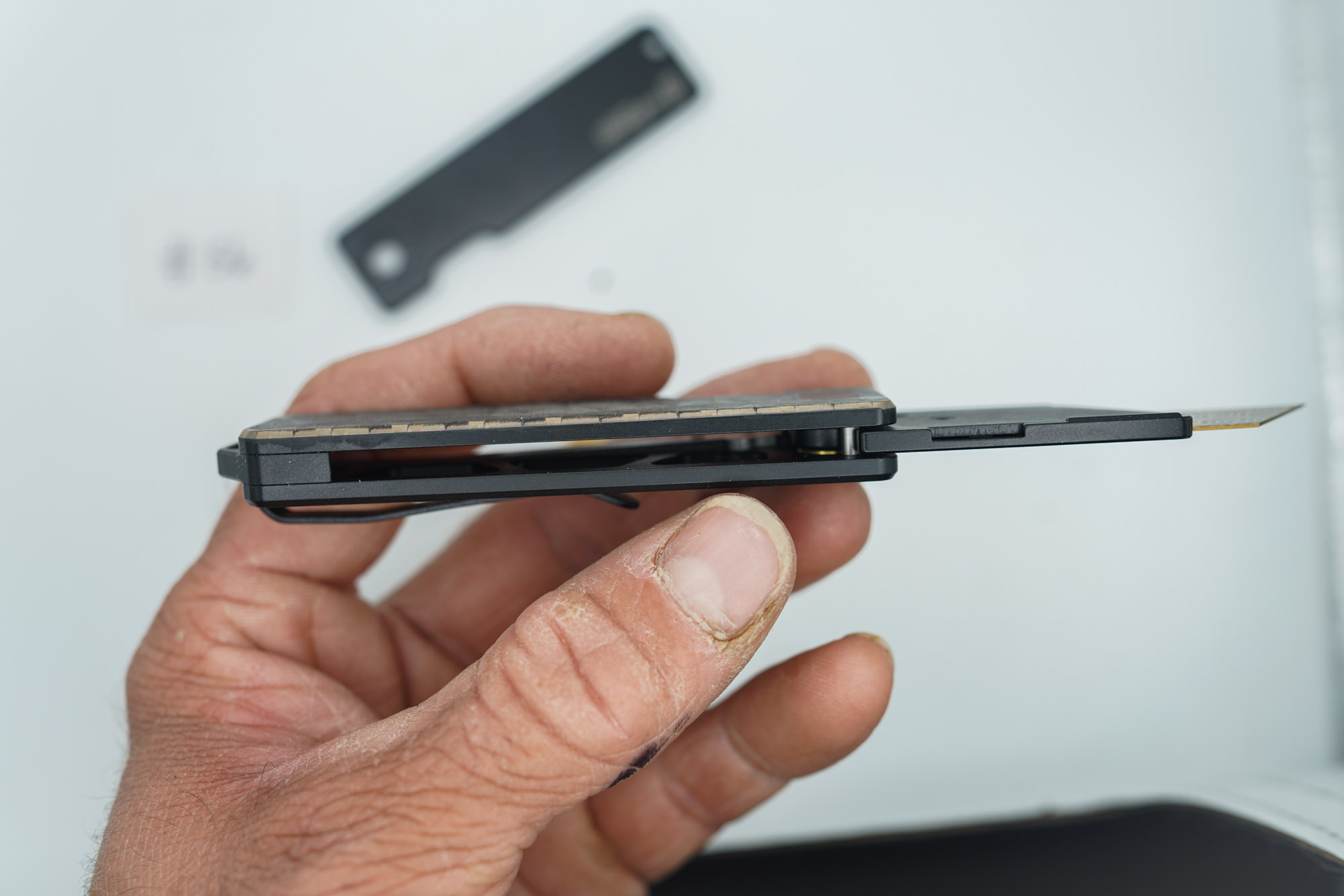 BUILD #56 — Condition 8/10 — TiRant RAZOR V3 - Blem APEX Flare RH Scale Installed + Smooth Jet-Black V3 Scale + 3X Custom Laser Engraved Razor Blades - Image 7