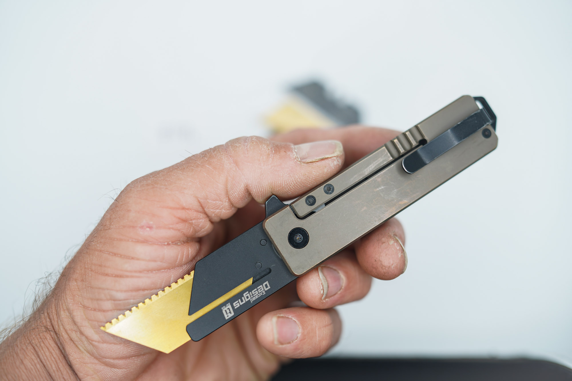BUILD #114s — Condition 7/10 — TiRant RAZOR V3 Dual-Sided Centurion Bronze ANO + SKIFF Bearings Pre-Installed + Blemished 38mm Mini Clip + 3 Custom Laser Engraved Razor Blades From The ToolRoom - Image 6