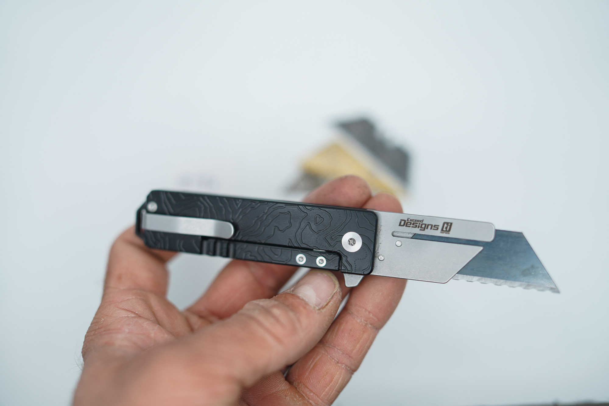 BUILD #118s — Condition 9/10 — TiRant RAZOR V3 Jet-Black PVD Dual-Sided 3D-Milled Cascadia Edition Prototype Laser-Etched + 38MM Mini Clip + Silver Hardware Contrast + Pre-Installed SKIFF Bearings + 4X Custom Laser Engraved Razor Blades From The ToolRoom - Image 6