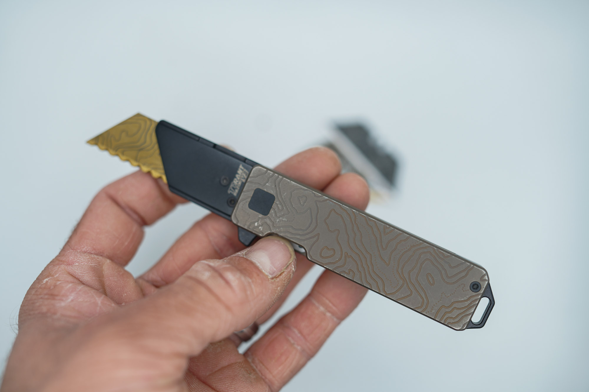BUILD #129 — Condition 8/10 — TiRant RAZOR V3 Cascadia Topo 3D Milled W/Jet-Black Hardware / Blade Holder + 4X Custom Laser Engraved Razor Blades From The ToolRoom - Image 3
