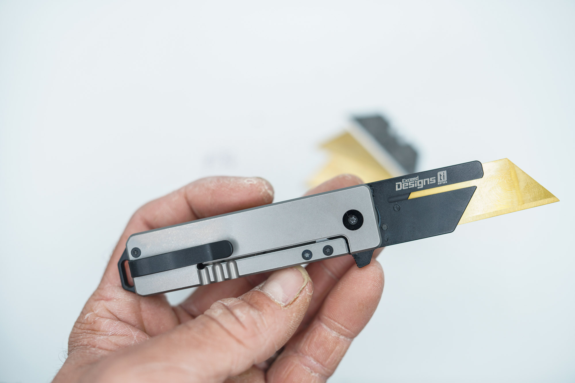 BUILD #136 — Condition 10/10 — TiRant RAZOR V3 Jet-Black PVD + USA-Milled Micro-Slash RH Handle + 3X Custom Laser Engraved Razor Blades From The ToolRoom - Image 7