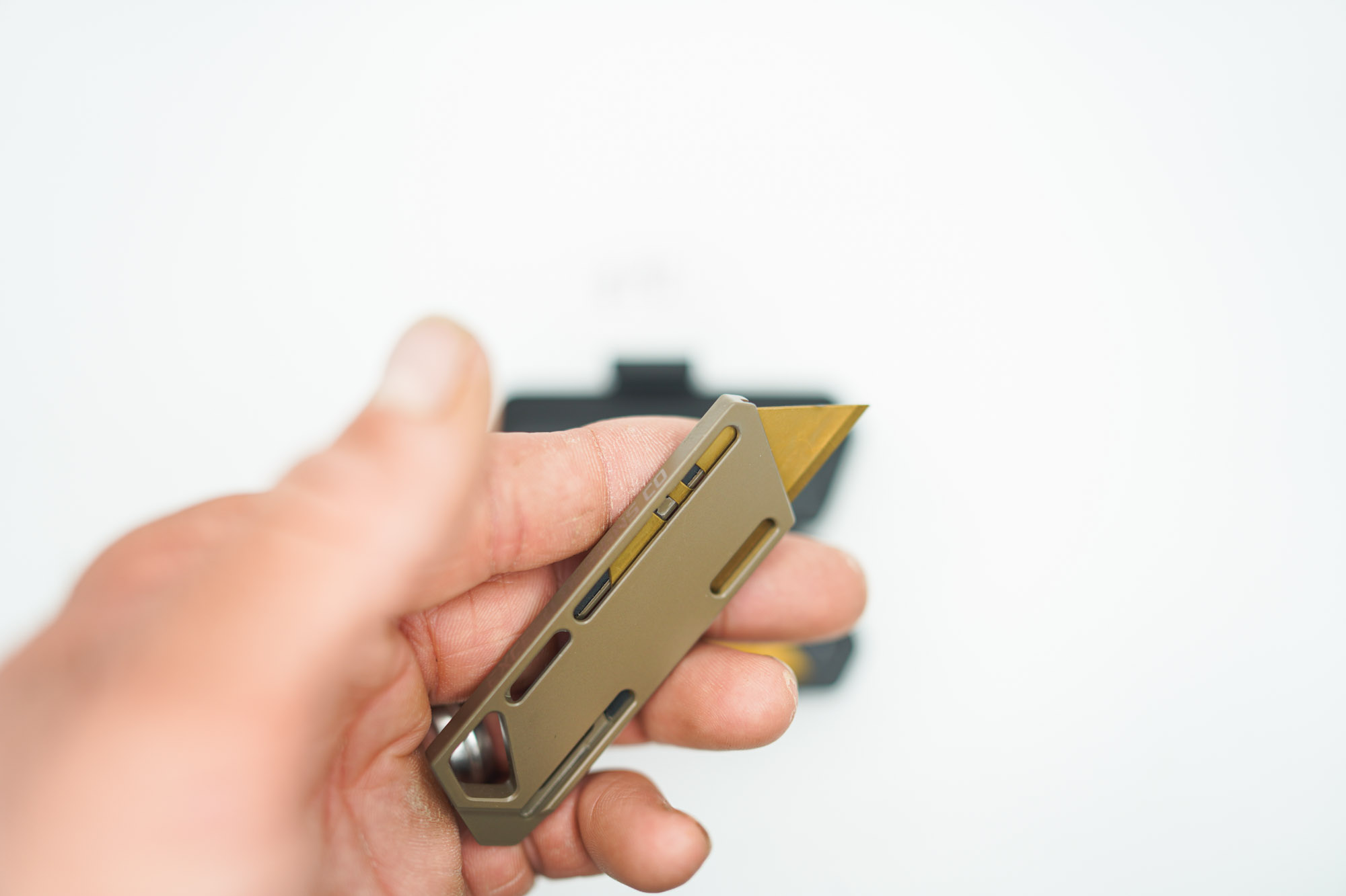 BUILD #192 Condition 9/10 — TiRant RAZOR-M MacLock Edition 2.0 (Black Magnets With No Clip) + FDE-TAN Cerakote Prototype (See Photo For Exact Knife) 10X Gold Razor Blades - Image 3